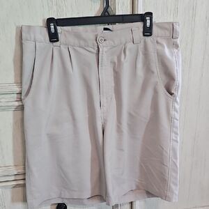 UNDER ARMOUR WALK/GOLF SHORTS